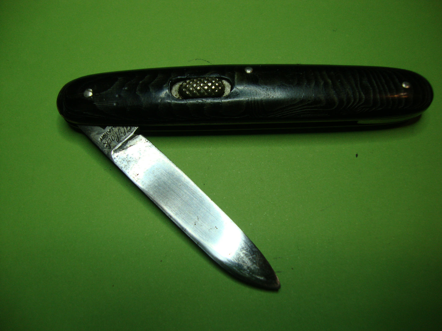 Flylock 3 3/8" Single blade Black waterfall switchblade knife