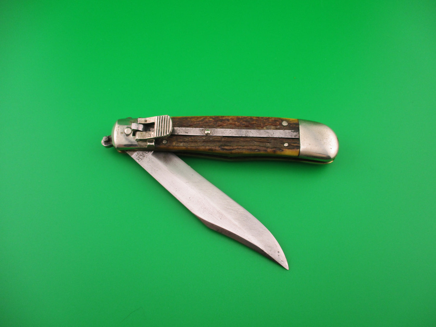 KA-BAR #21105 Lever Stag 1940s vintage switchblade knife