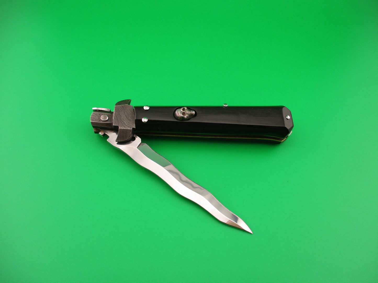 Sterile Custom 22cm Italian Kris Skull Button Damascus bolstered automatic knife