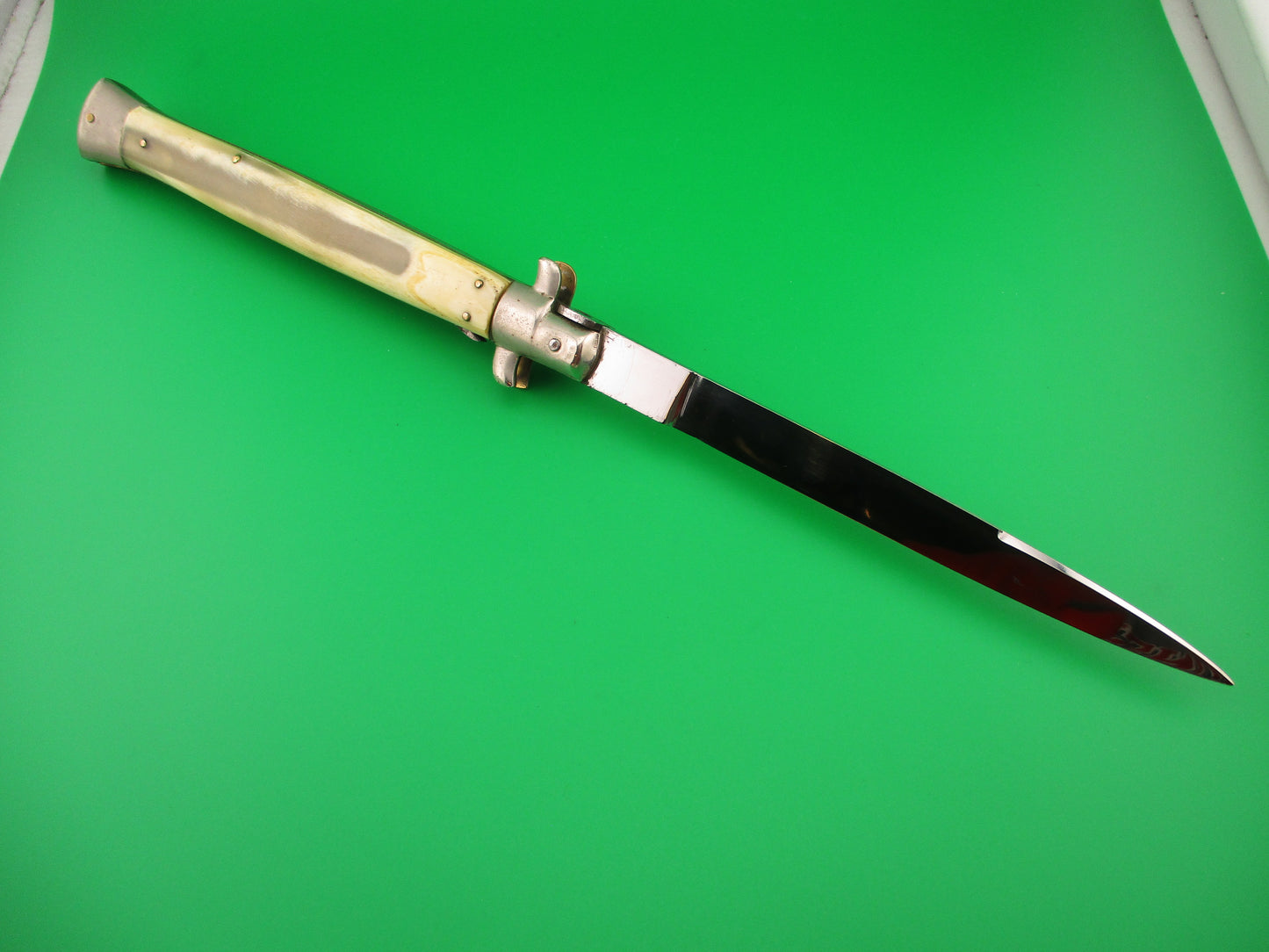 z Rostfrei (slant) 33cm Italian Transitional honey & cream vintage 1960s automatic knife