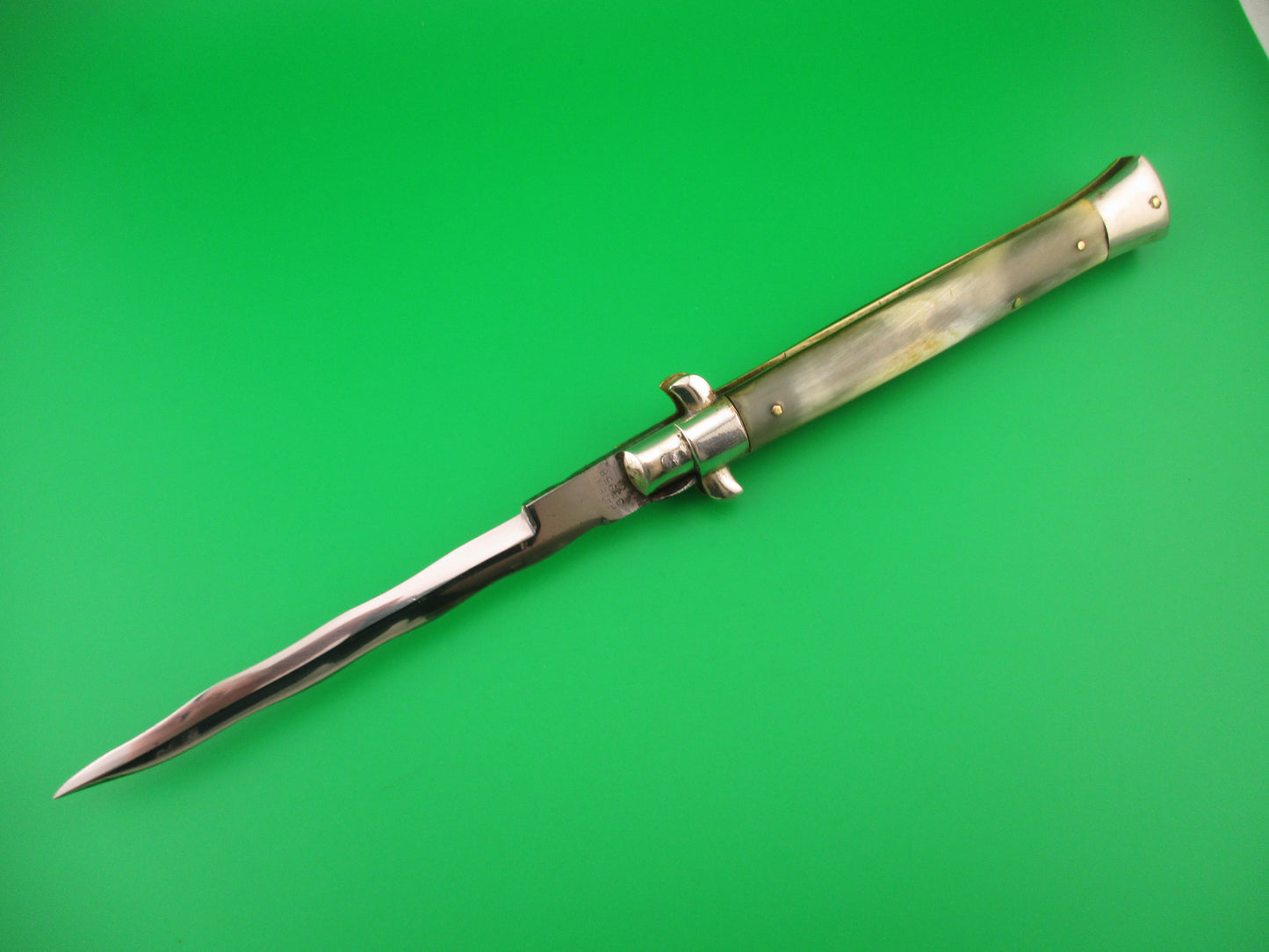 LATAMA ITALY 28cm Italian Picklock Kris 1950s Cream & Green horn vintage automatic knife
