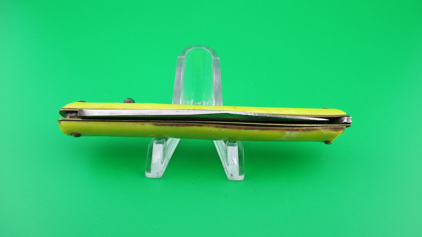 Colonial Shur Snap Fishtail yellow early 1950s switchblade