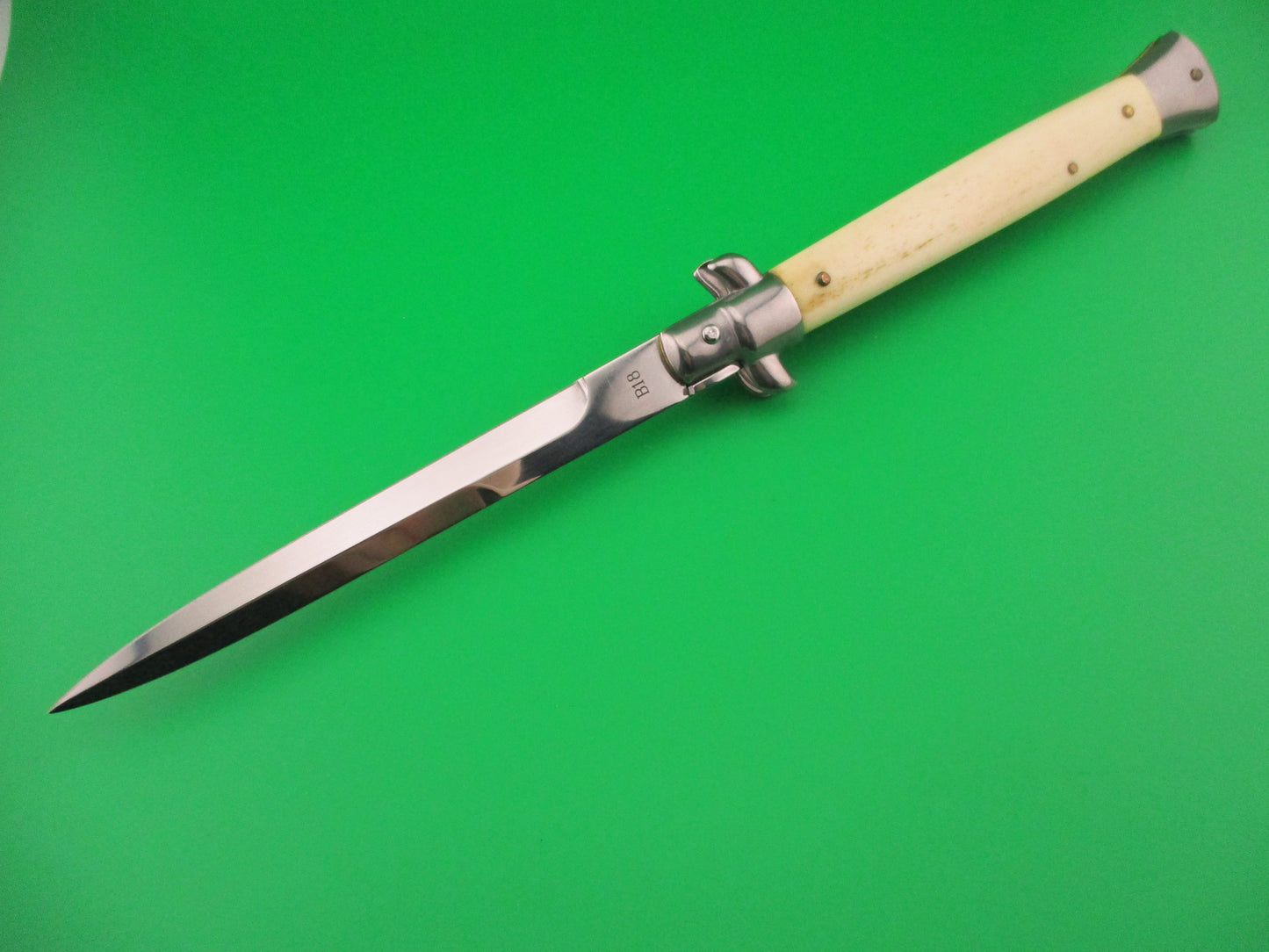 LIMITED EDITION 2004 28cm Italian Stiletto Swivel bolster automatic by Frank B