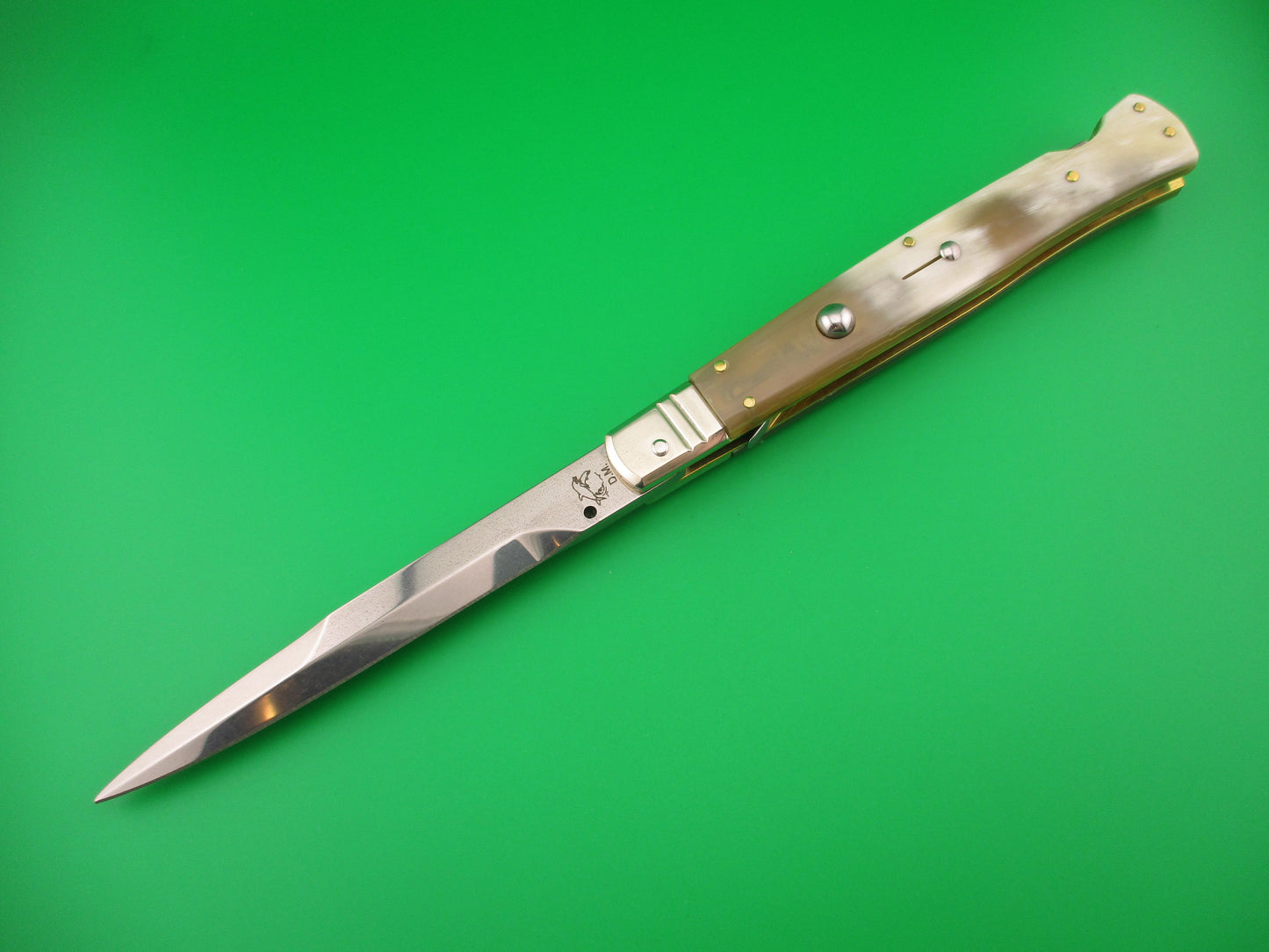 D.M. Dolphin 28cm Italian SHARK Bayonet lockback Honey & Cream automatic knife 5mm