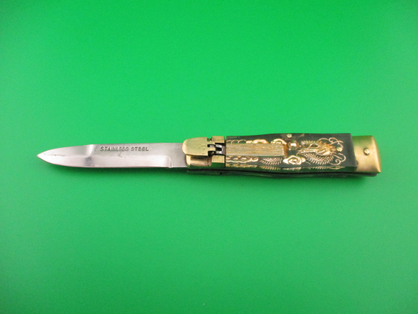 STAINLESS STEEL 17cm Japanese Bullfighter Green Bayonet blade brass lever switchblade