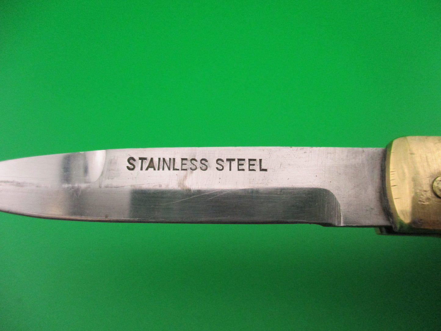 STAINLESS STEEL 17cm Japanese Bullfighter Green Bayonet blade brass lever switchblade