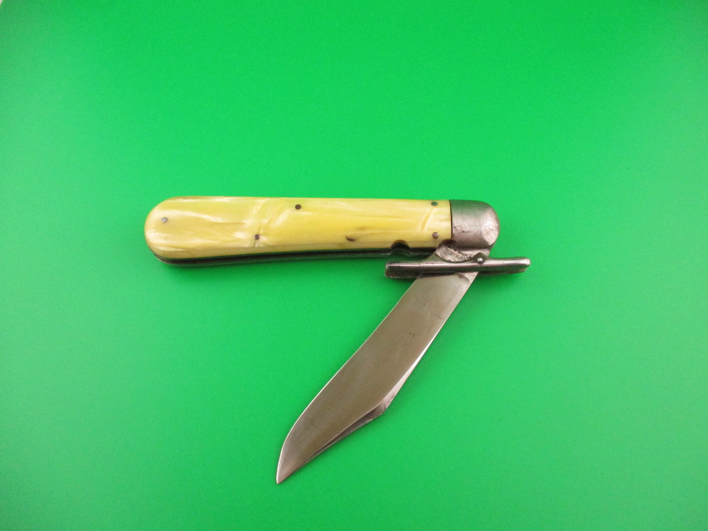 Schrade Cut Co Hunters Pride # G1544 3/4 Marine Pearl Etched Folding guard switchblade knife