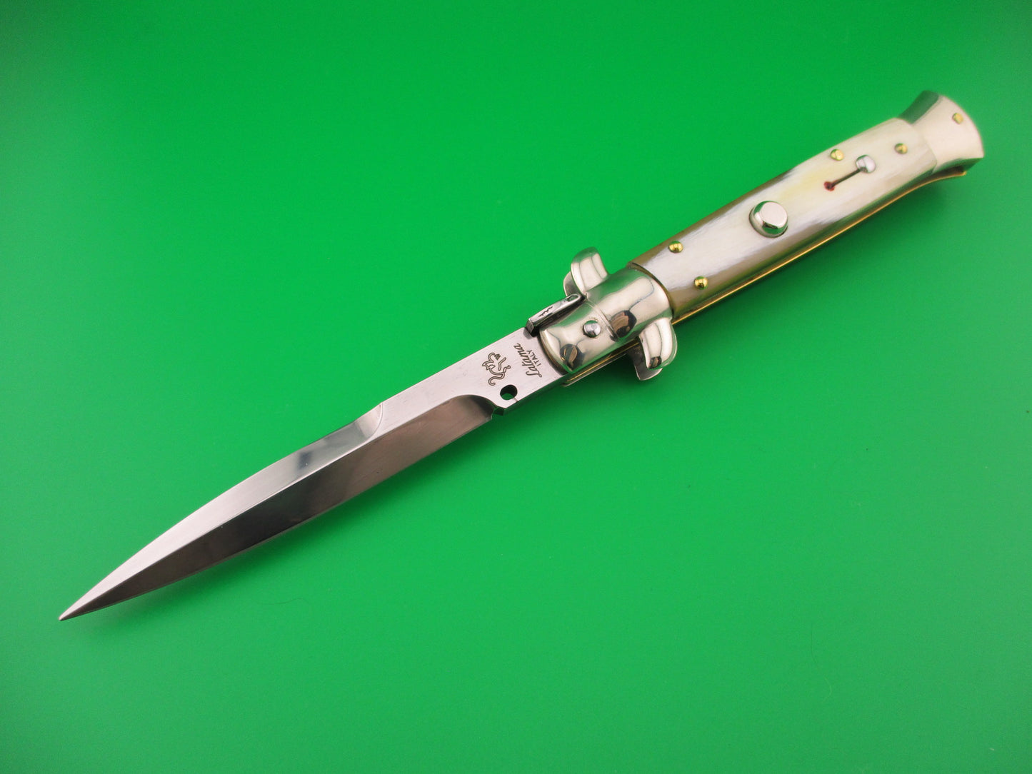 Walt's Latama ITALY (cat stamp) 23cm Italian stiletto Brazilian horn automatic knife