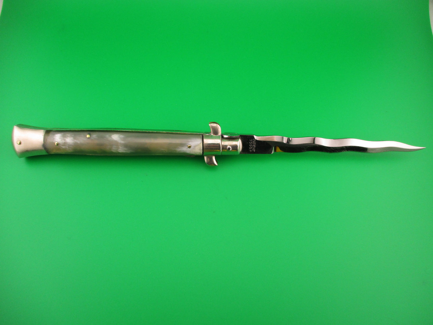 Latama Italy 28cm Italian Picklock Kris blade Green horn 1950s vintage automatic knife