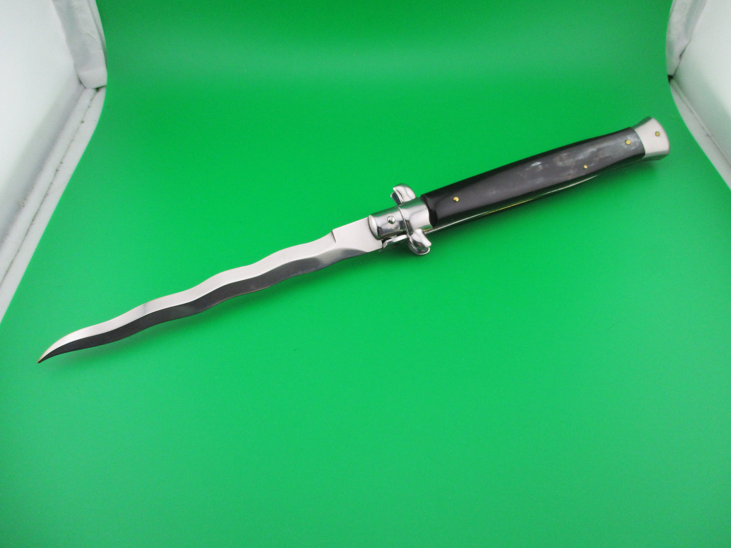 z OSK MADE IN ITALY 13 inch Italian KRIS swivel bolster Brazilian horn switchblade knife