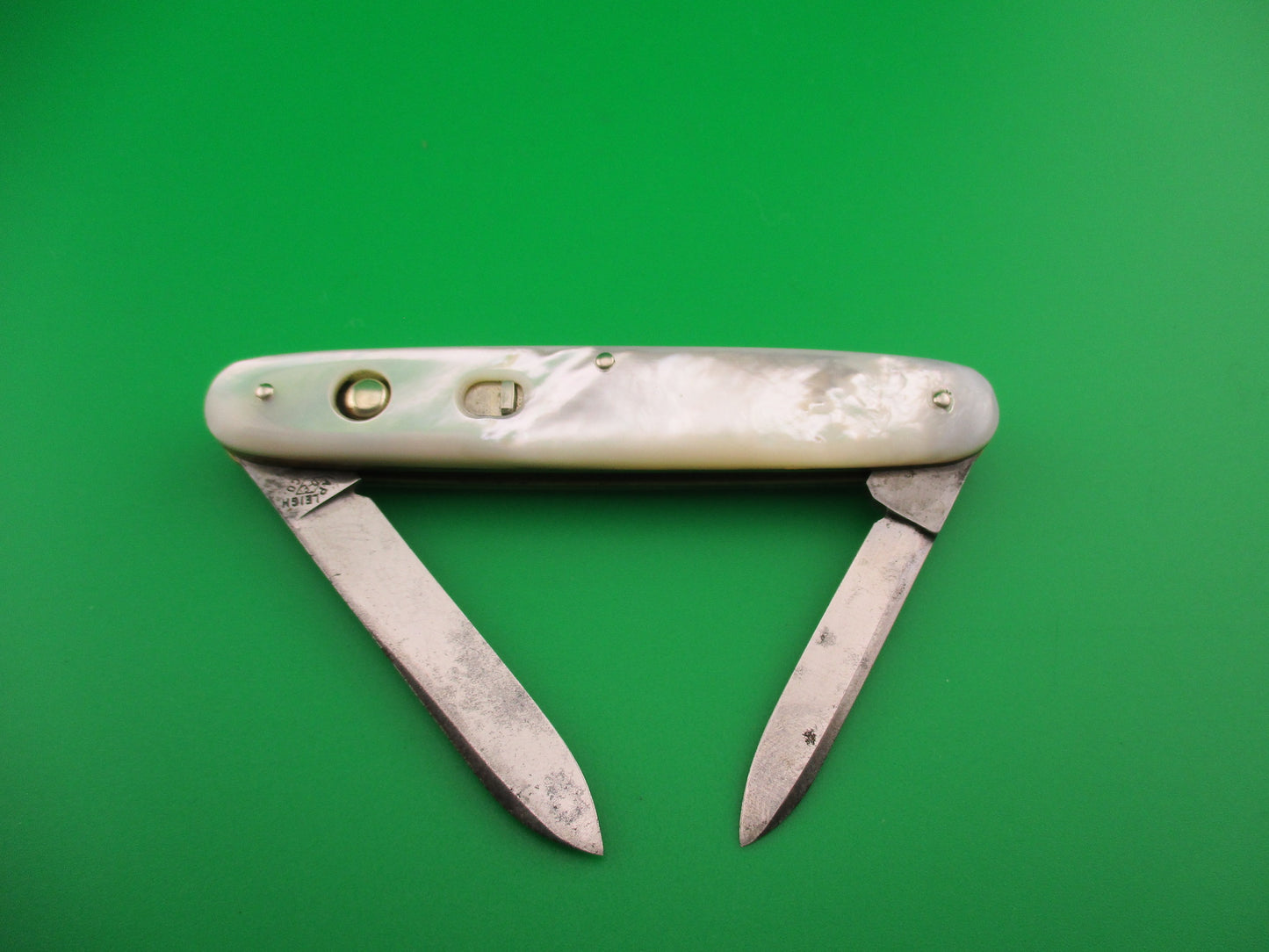 SHAPLEIGH HDW CO DE B19 Medium double MOP switchblade with etch