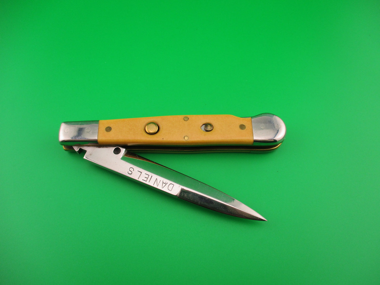 z DANIELS 8 Custom Yellow Lockback Automatic Jack knife