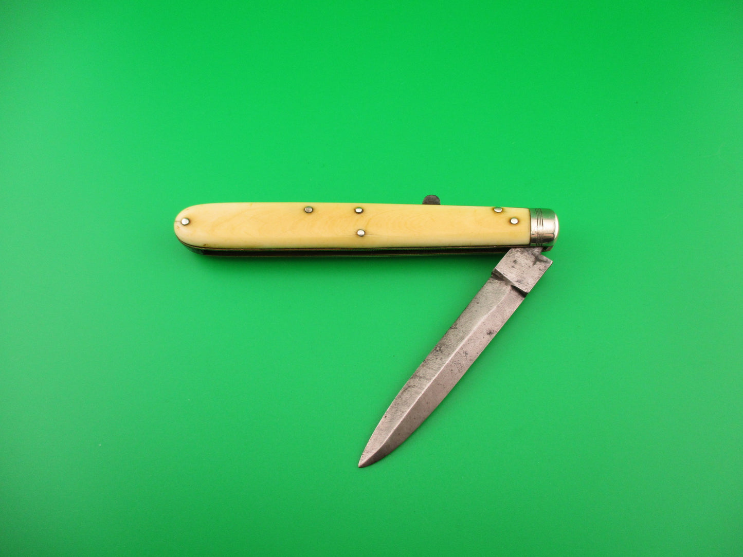 PICKSLAY'S PERUVIAN STEEL SHEFFIELD 19th Century English Oval button Automatic knife
