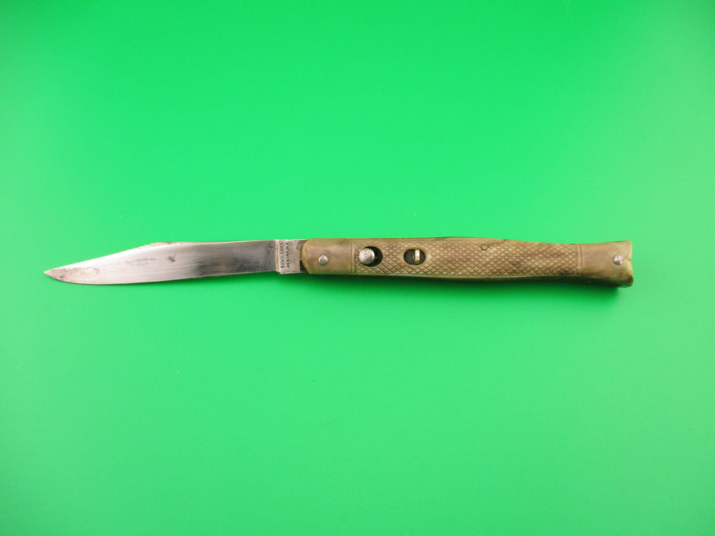 BOWIE KNIFE NEWARK Vintage Fishtail Butterscotch checkered 1940s automatic knife USA