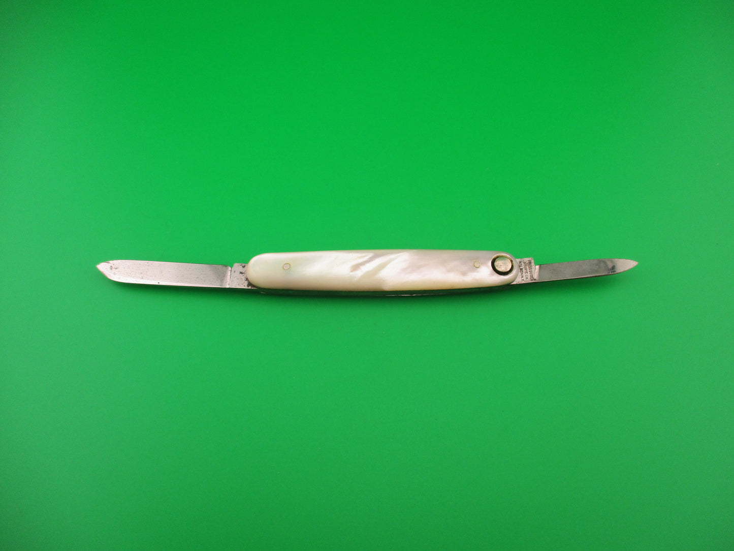 Press Button Knife Co medium double MOP pattern 105 antique switchblade knife