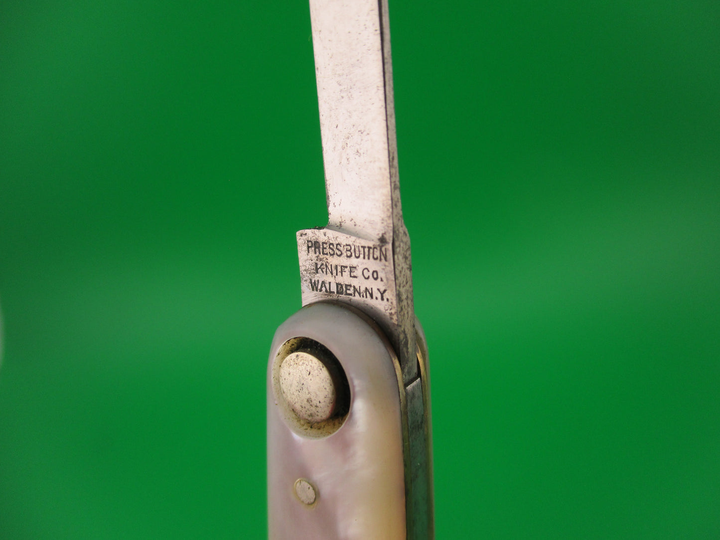 Press Button Knife Co medium double MOP pattern 105 antique switchblade knife