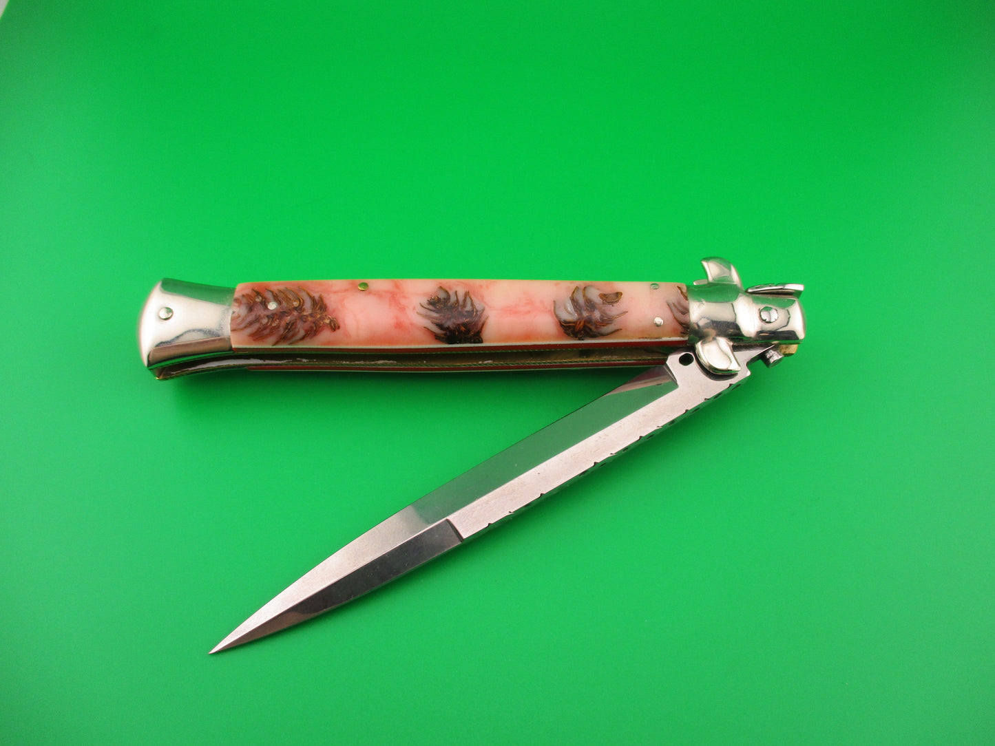 Walt's Latama 28cm Italian Classic customized by Tank Fisher Red & white automatic knife