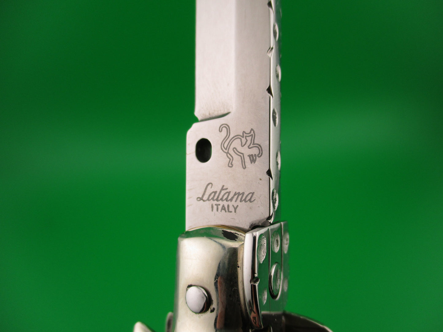 Walt's Latama 28cm Italian Classic customized by Tank Fisher Red & white automatic knife