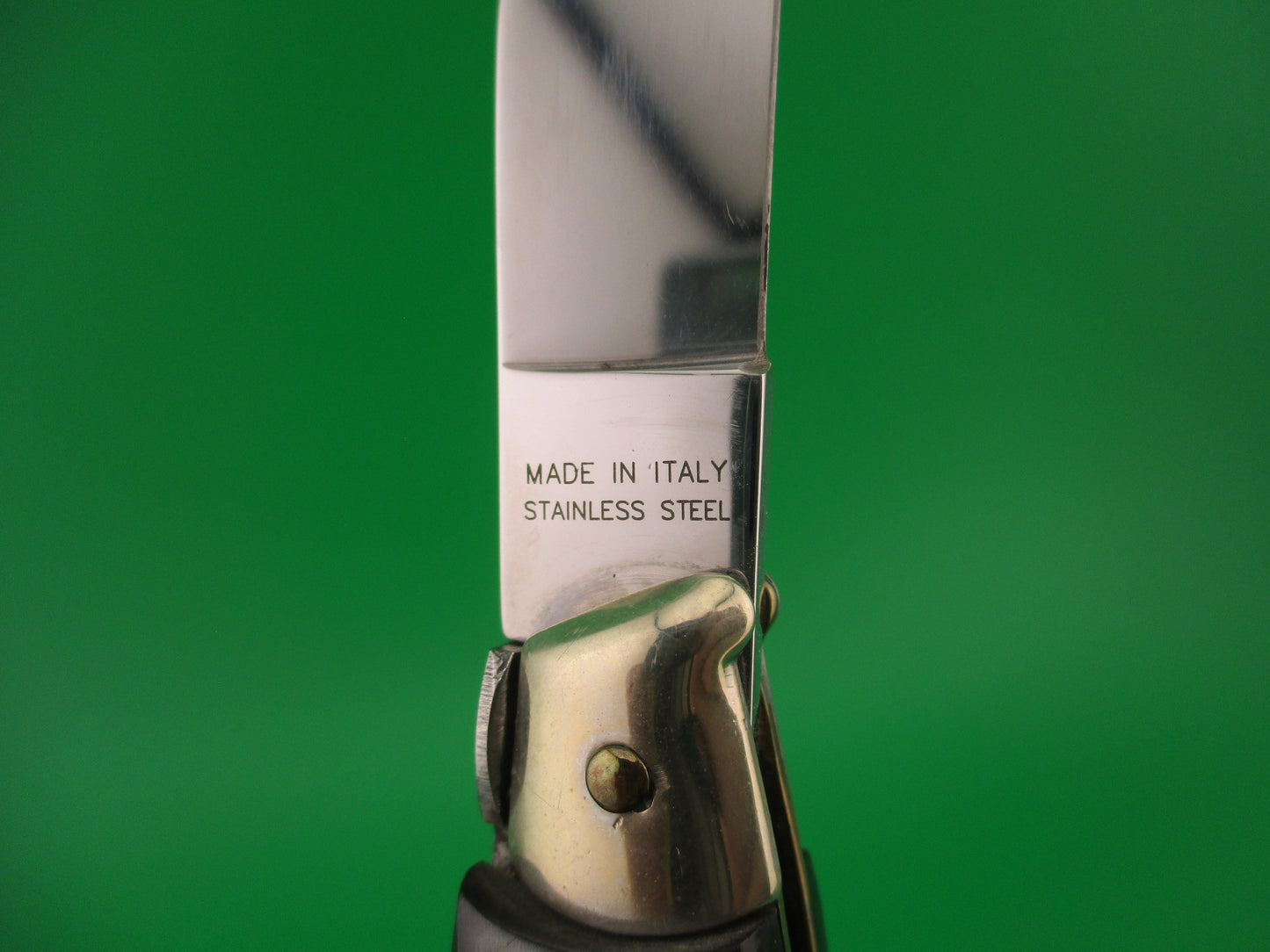 AKC 20cm Italian Picklock Fishtail Dark horn automatic knife