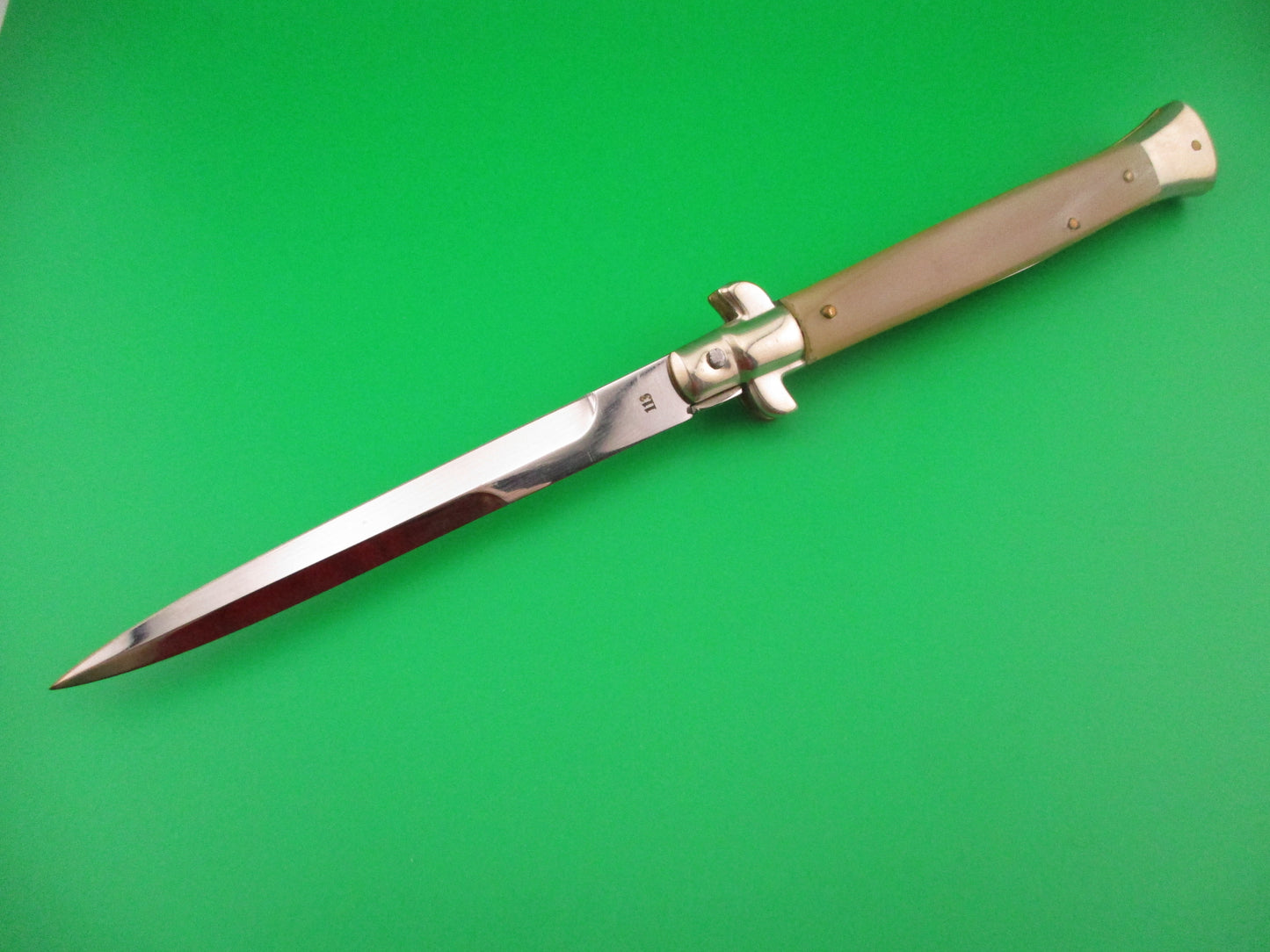 Walt's Flat Guard 28cm Italian Picklock Bayonet blade Honey horn automatic knife