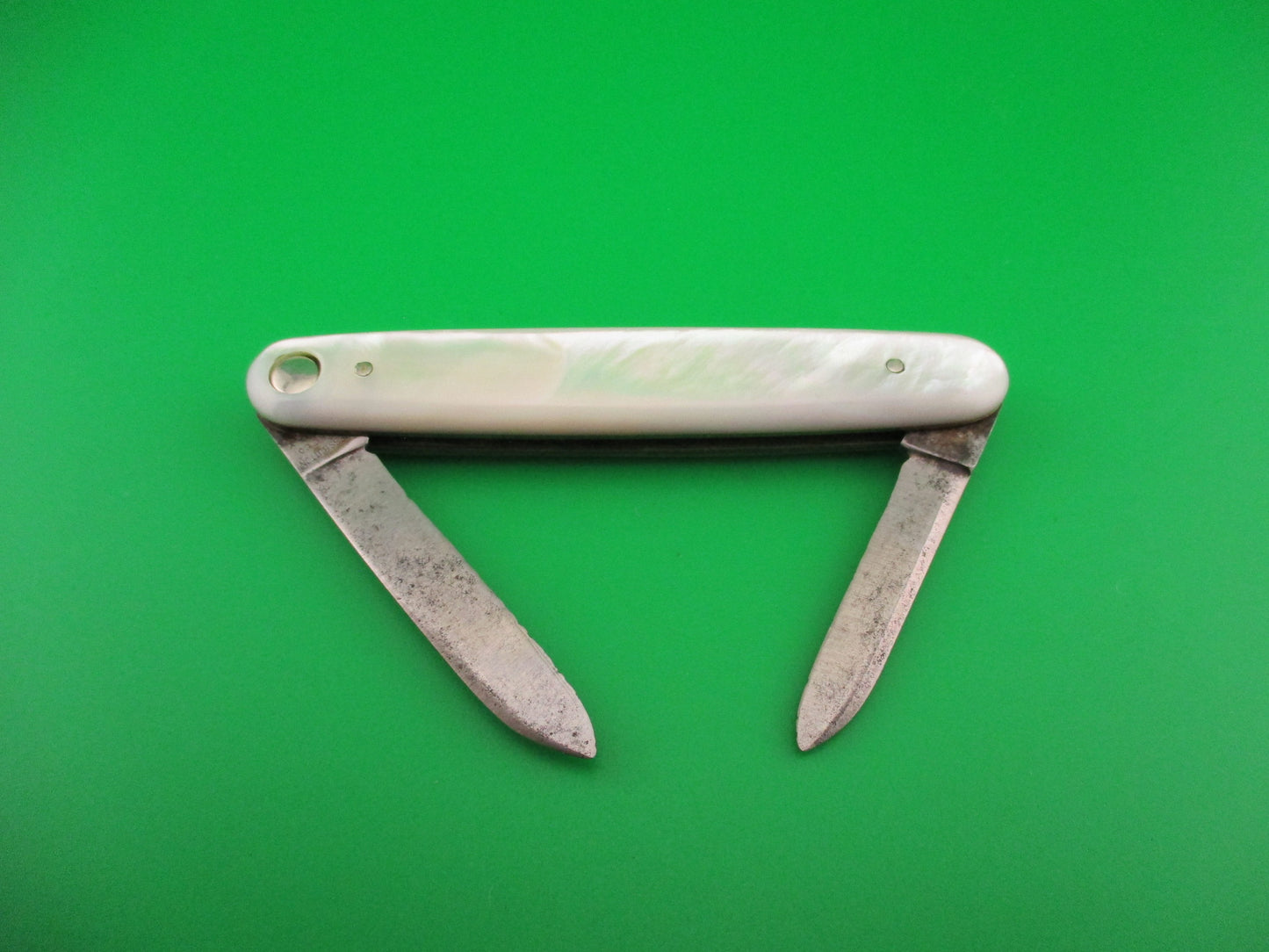 Press Button Knife Co medium double MOP pattern 105 antique switchblade knife