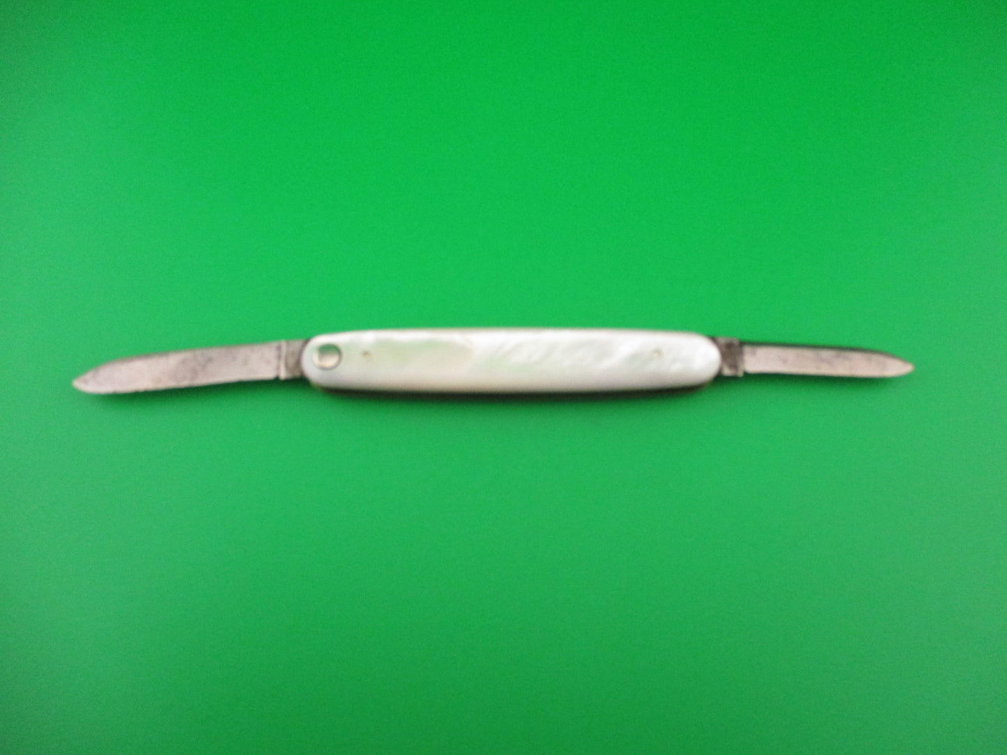 Press Button Knife Co medium double MOP pattern 105 antique switchblade knife