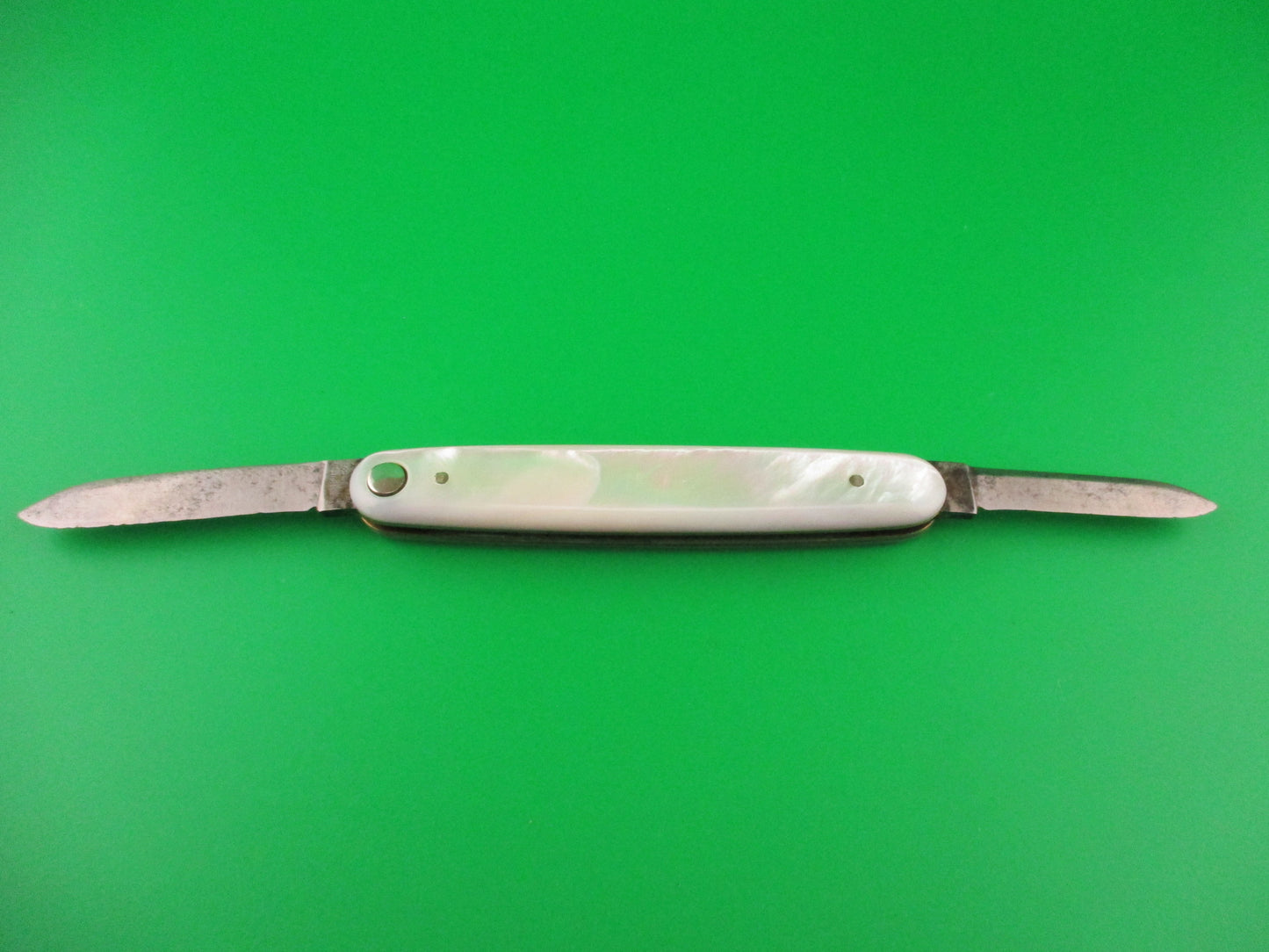 Press Button Knife Co medium double MOP pattern 105 antique switchblade knife
