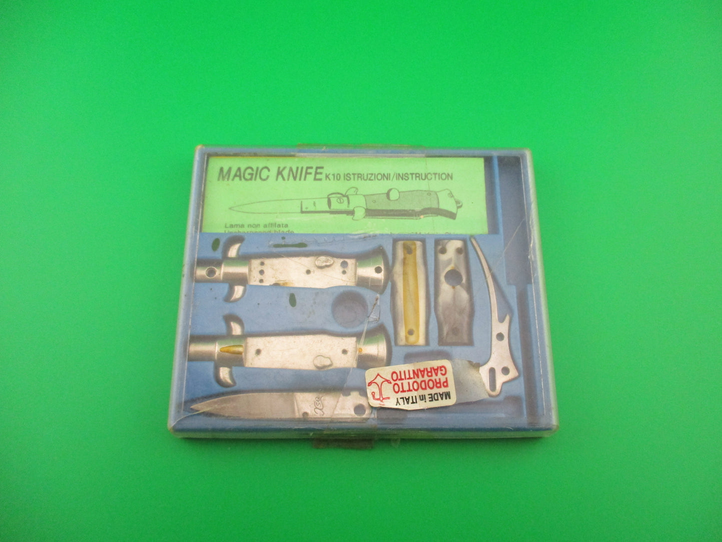 Magic Knife Kit Blue background Imitation horn scales MISSING PARTS