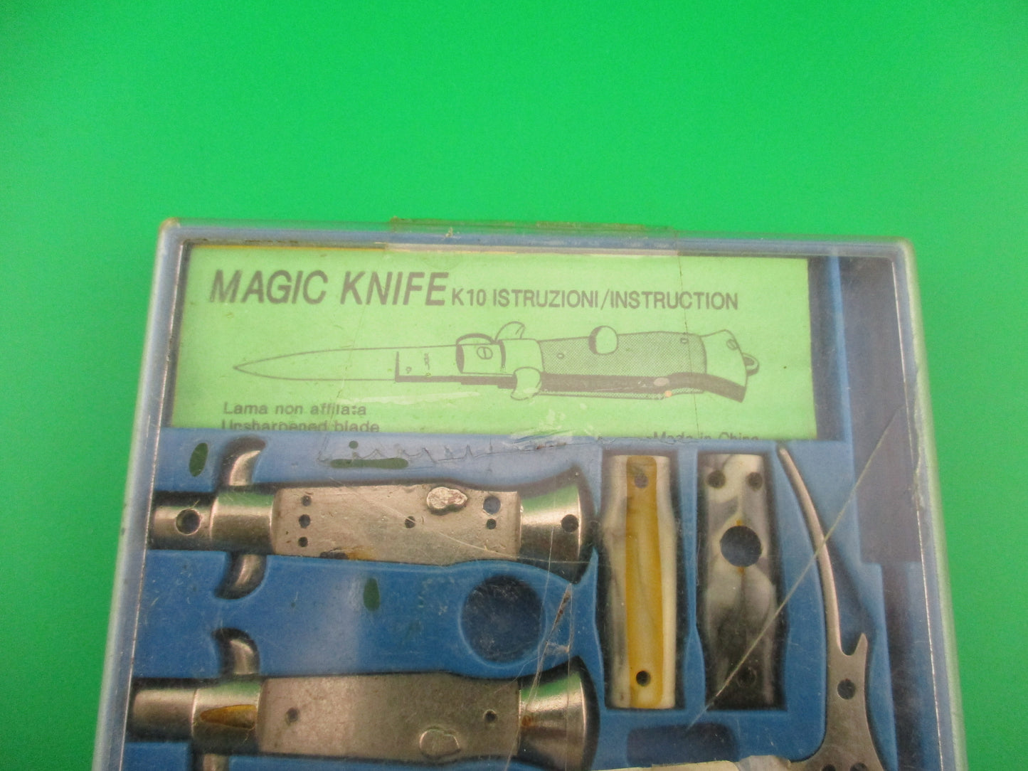 Magic Knife Kit Blue background Imitation horn scales MISSING PARTS