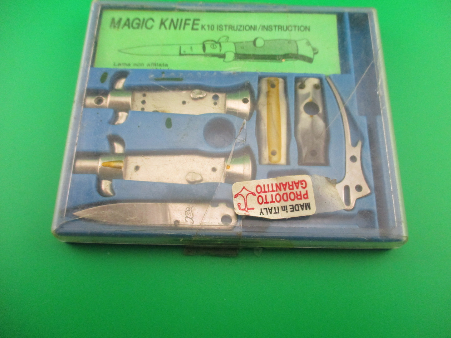 Magic Knife Kit Blue background Imitation horn scales MISSING PARTS
