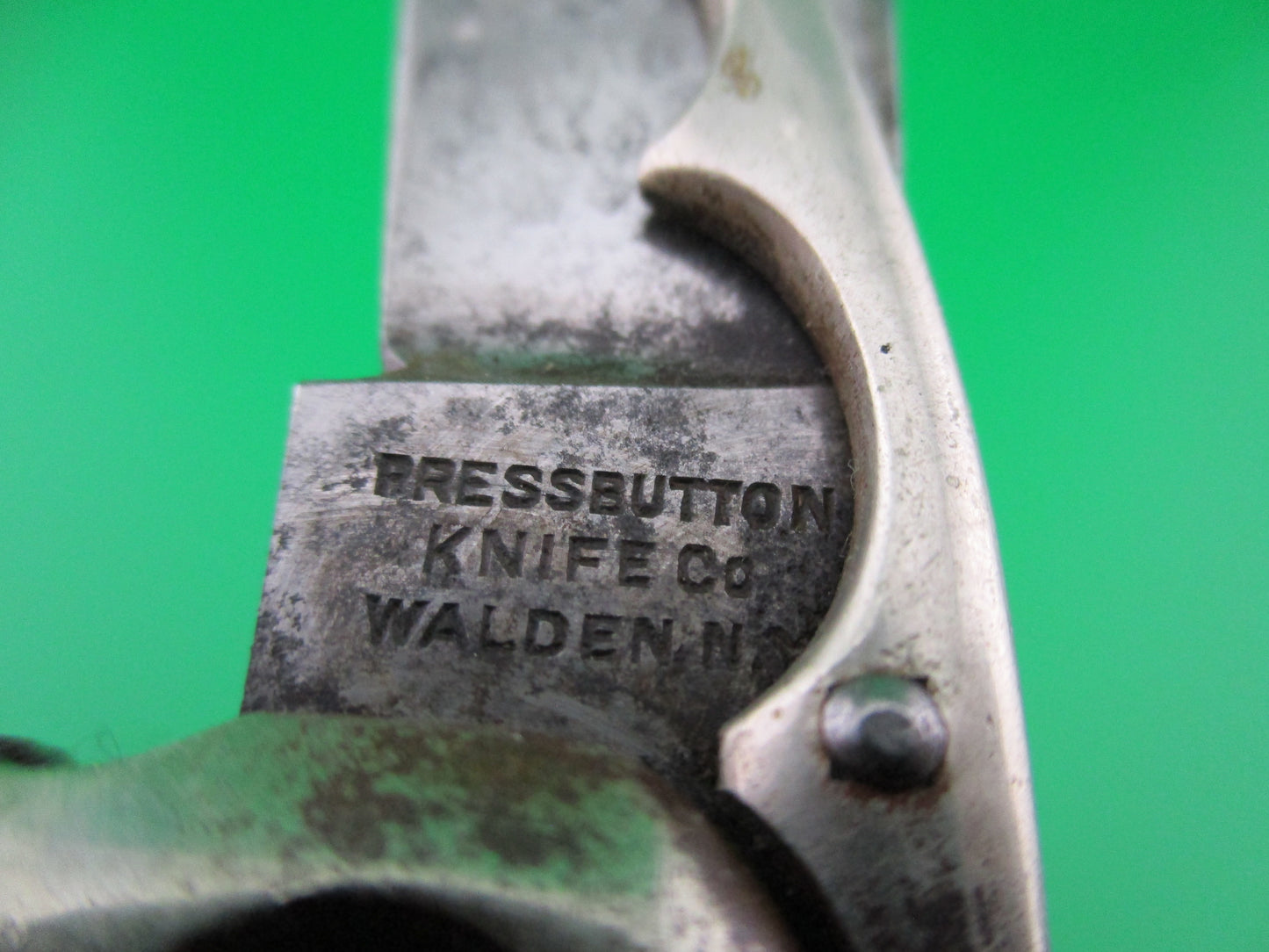 Press Button Knife Co Victor tipped