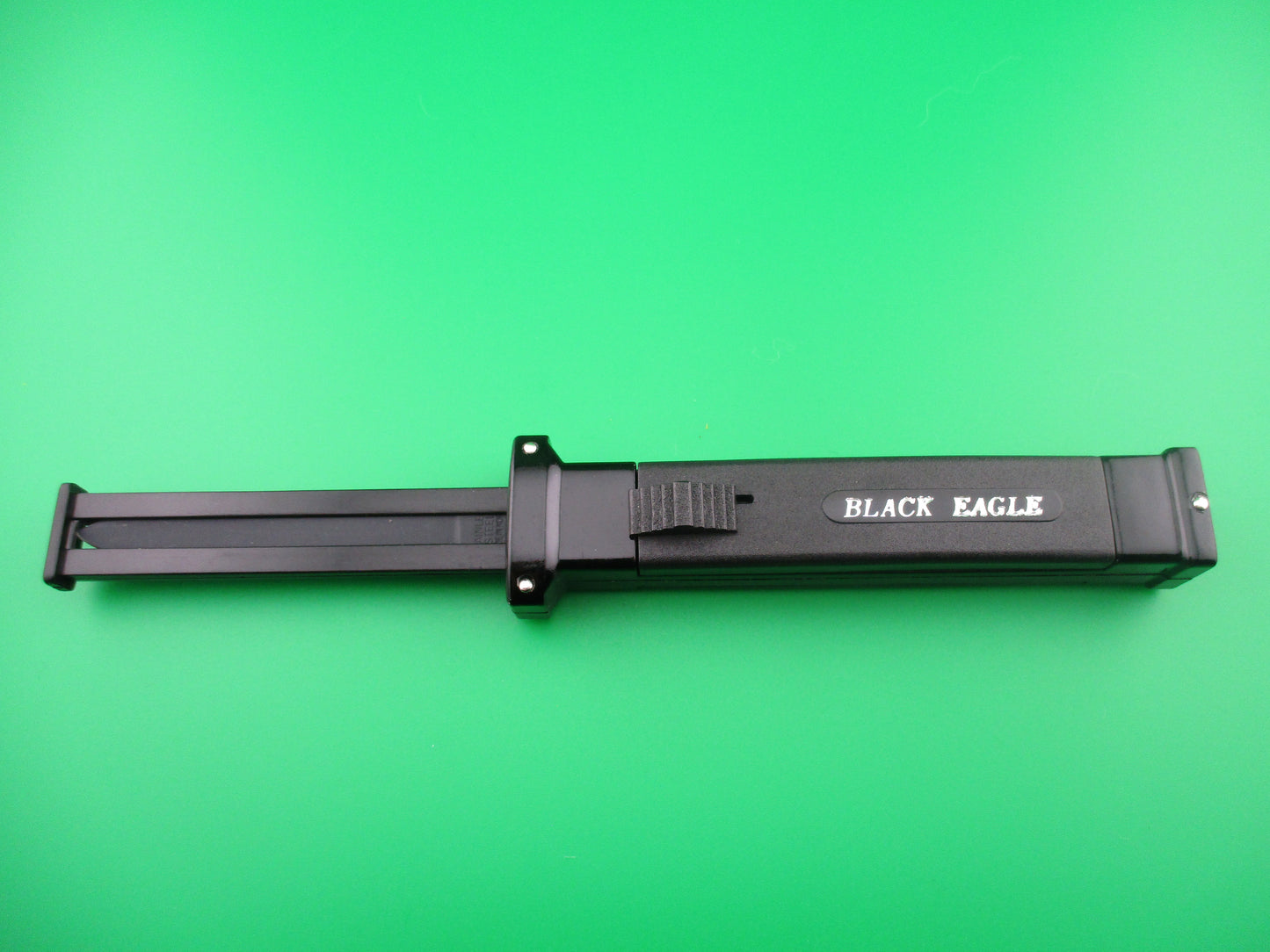Black Eagle Reverse Switchblade w/sheath retracting guard