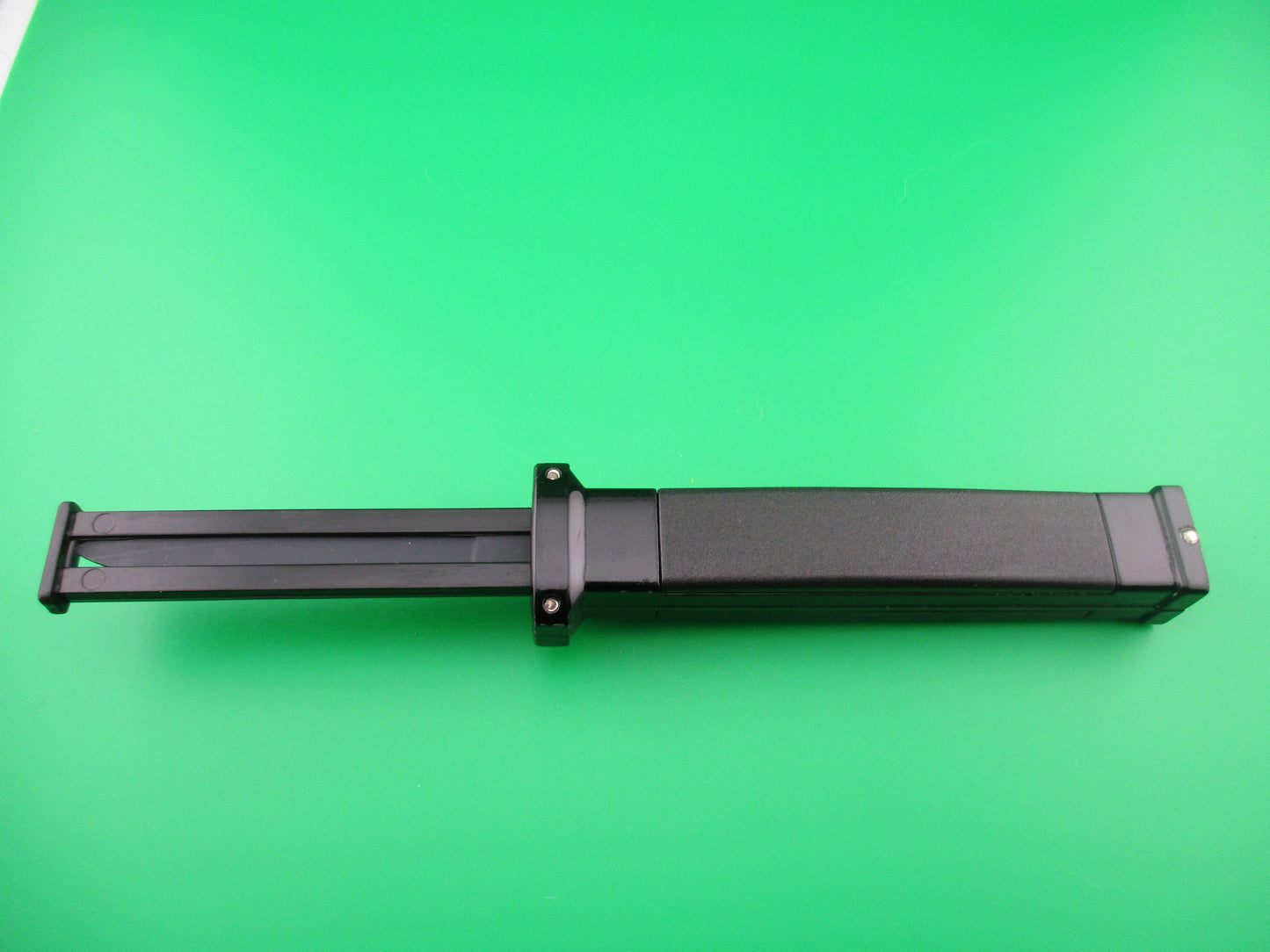 Black Eagle Reverse Switchblade w/sheath retracting guard