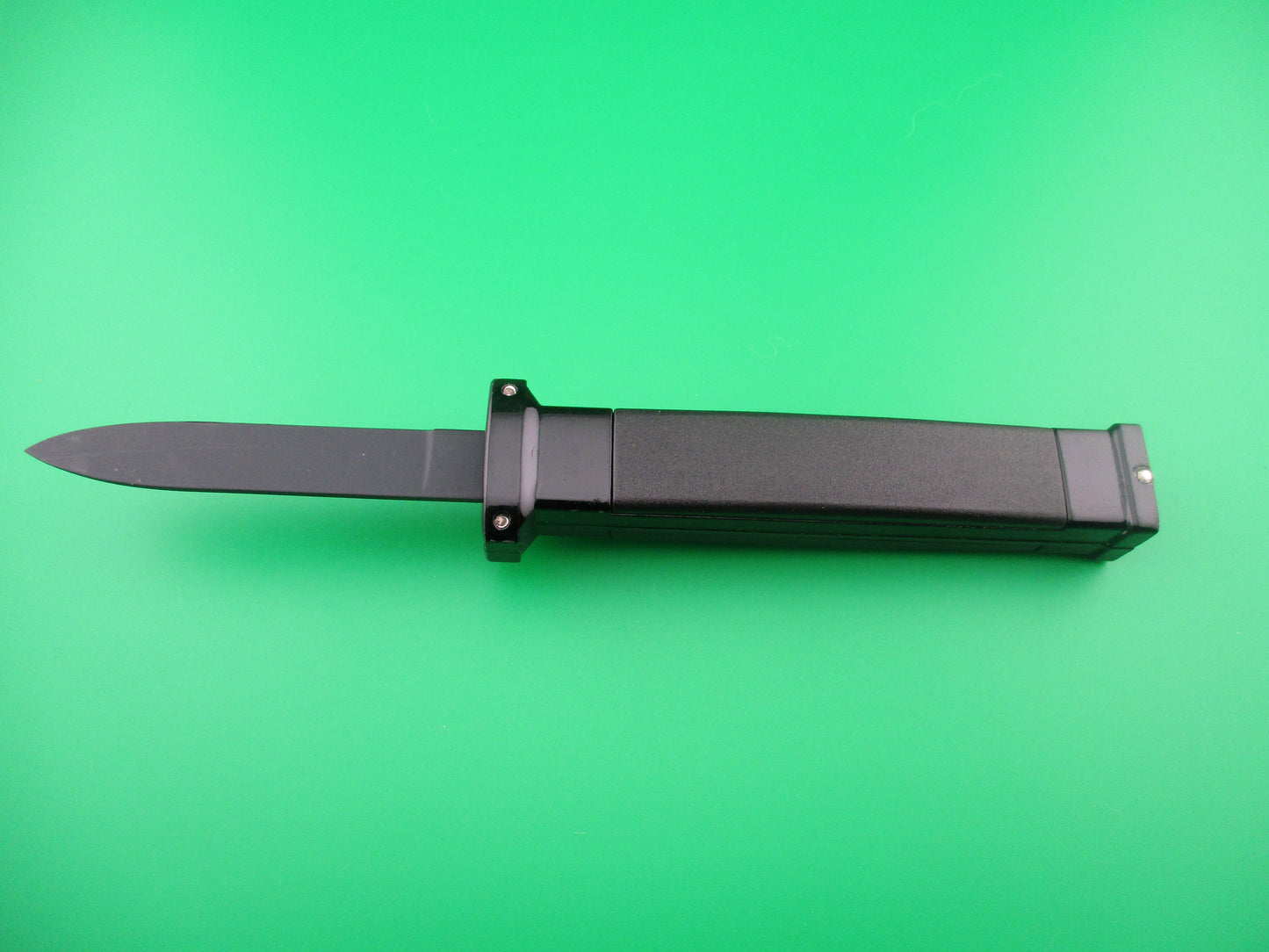 Black Eagle Reverse Switchblade w/sheath retracting guard