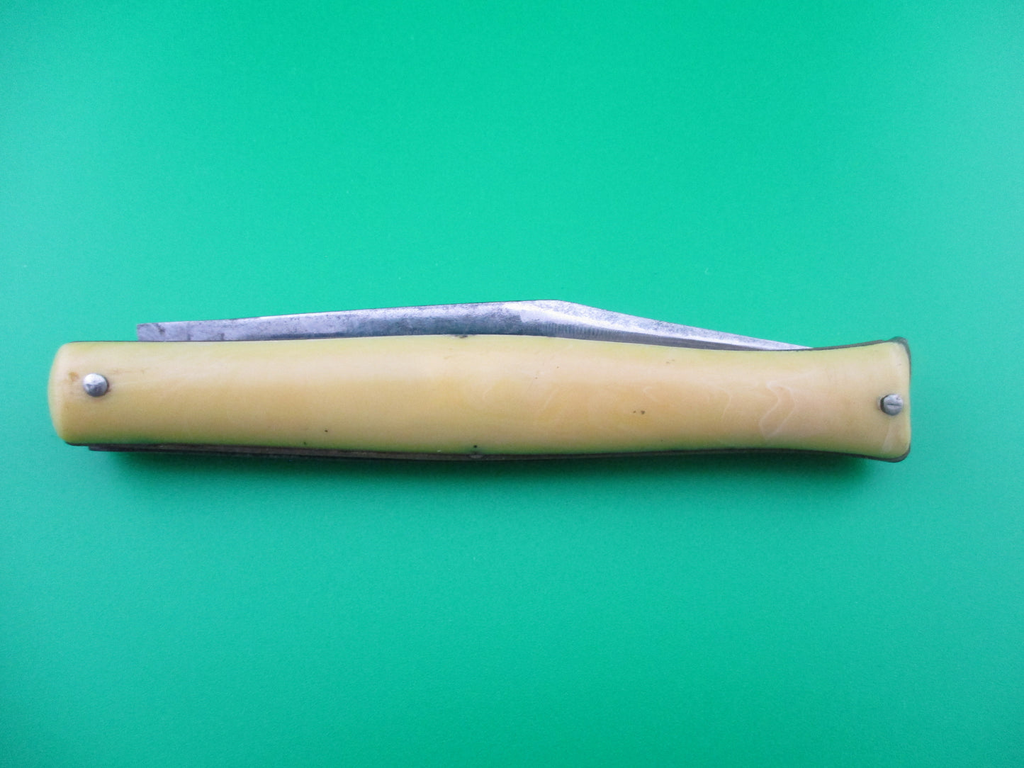 z Colonial Shur Snap Fishtail yellow early 1950s switchblade