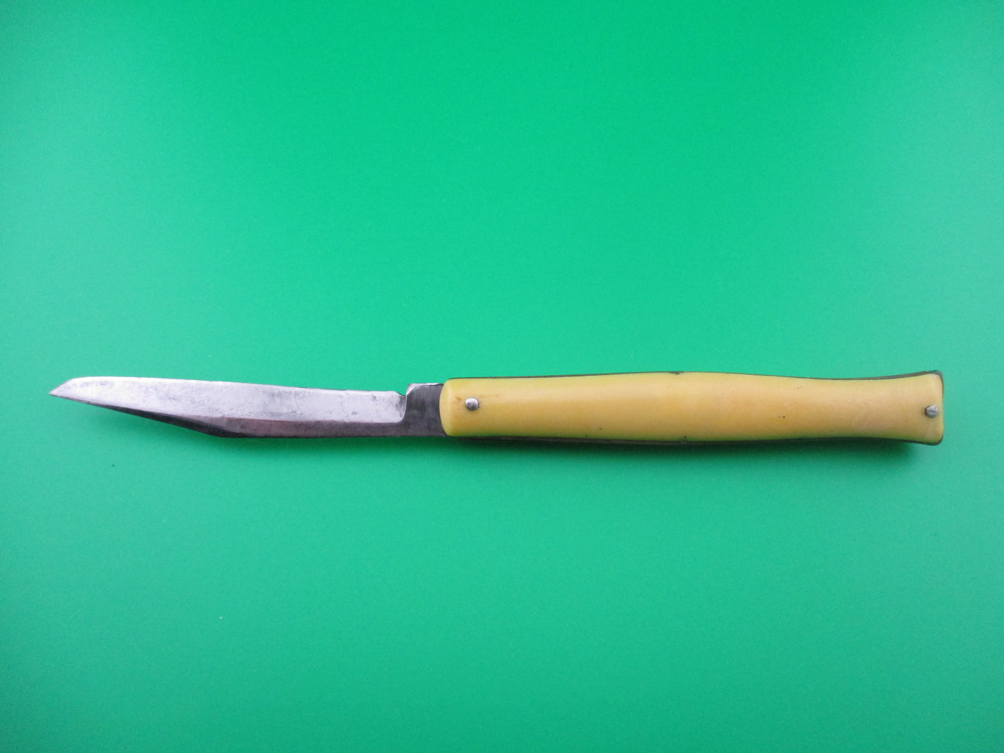 z Colonial Shur Snap Fishtail yellow early 1950s switchblade