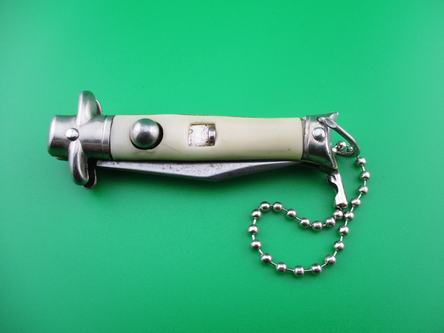 z Colonial Snappy bowtie keychain switchblade