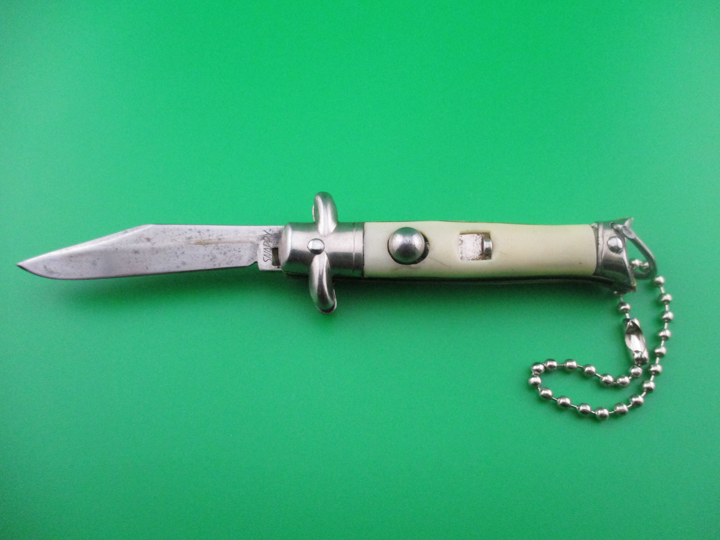 z Colonial Snappy bowtie keychain switchblade