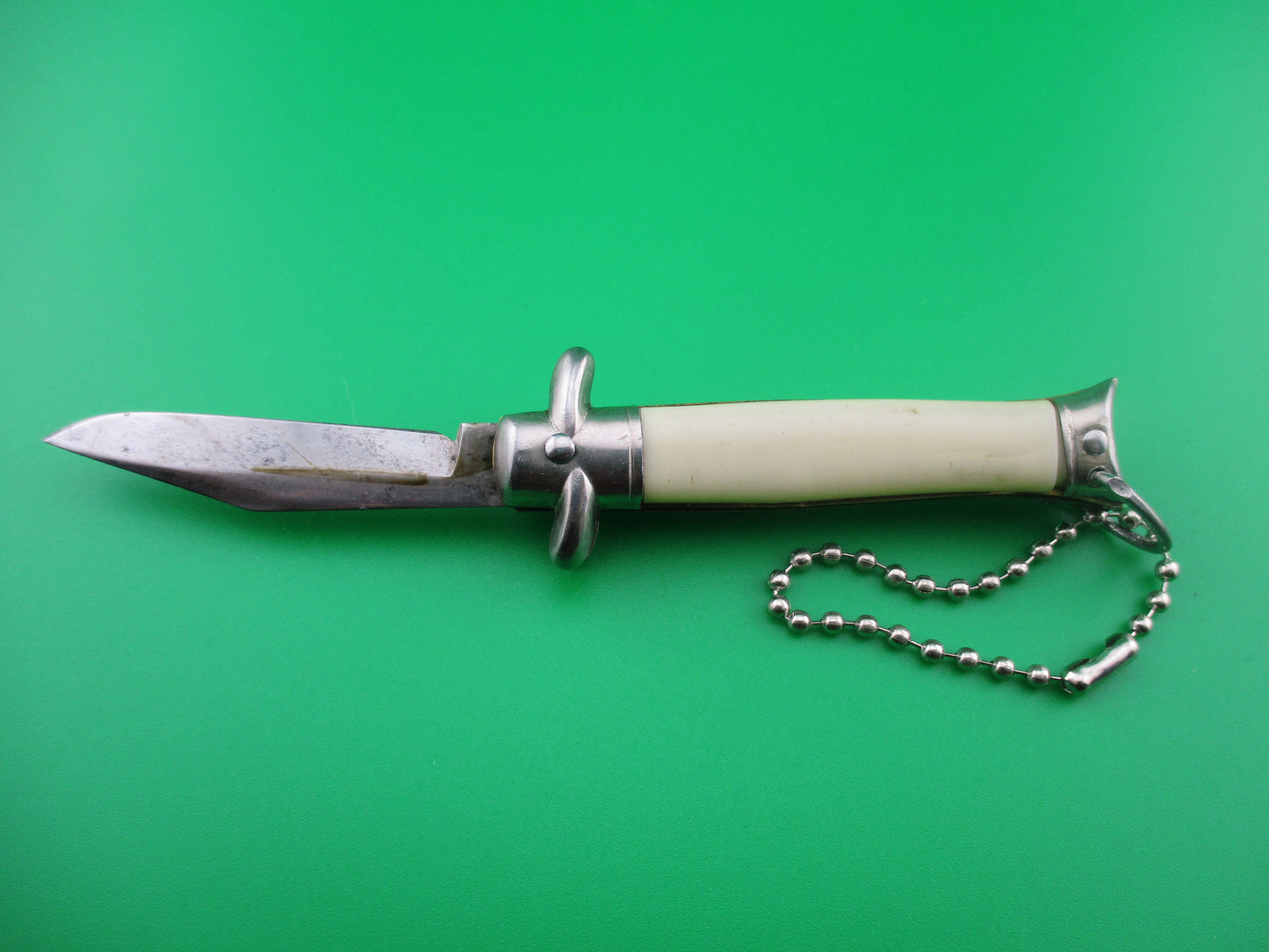 z Colonial Snappy bowtie keychain switchblade