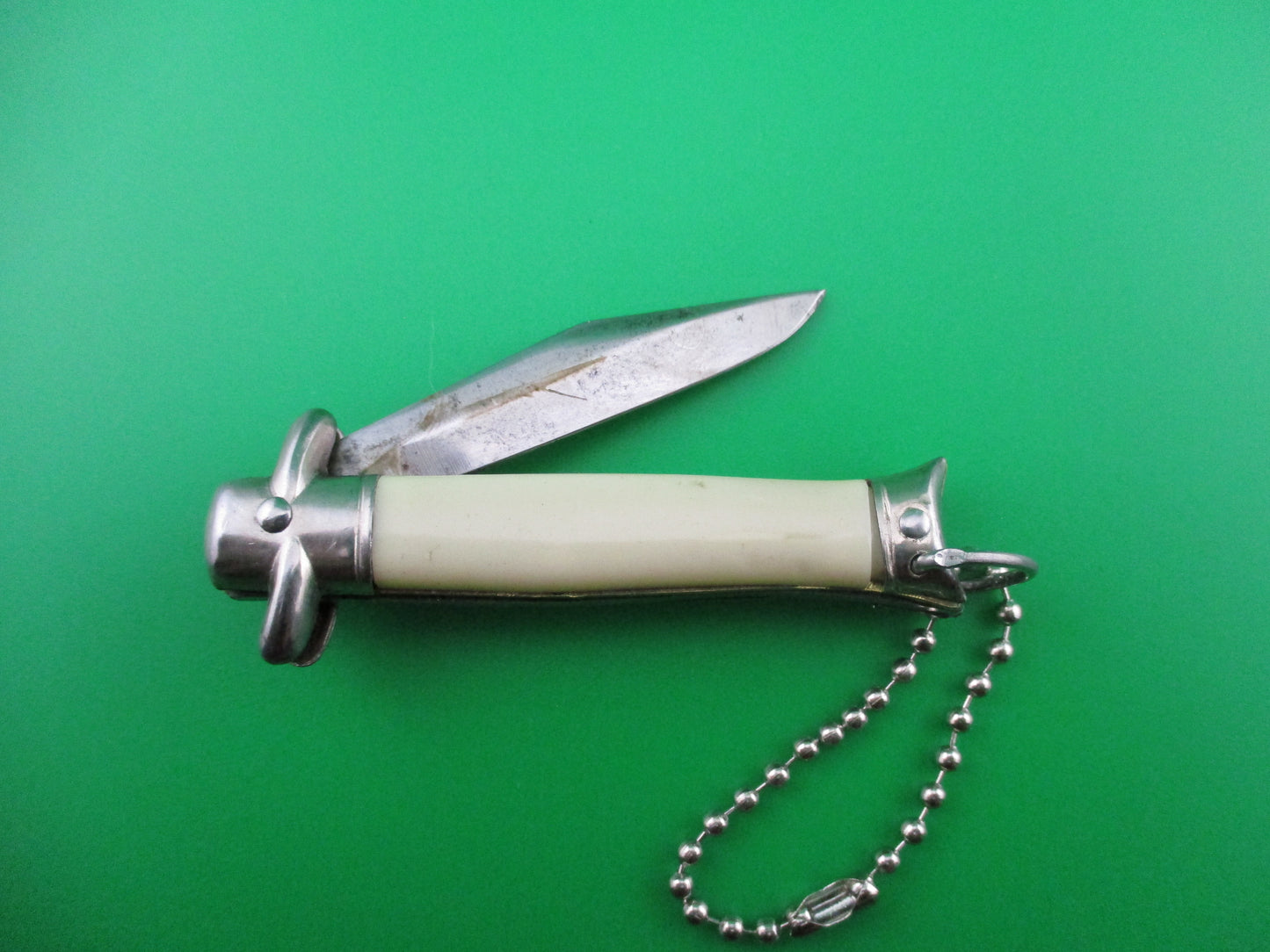 z Colonial Snappy bowtie keychain switchblade
