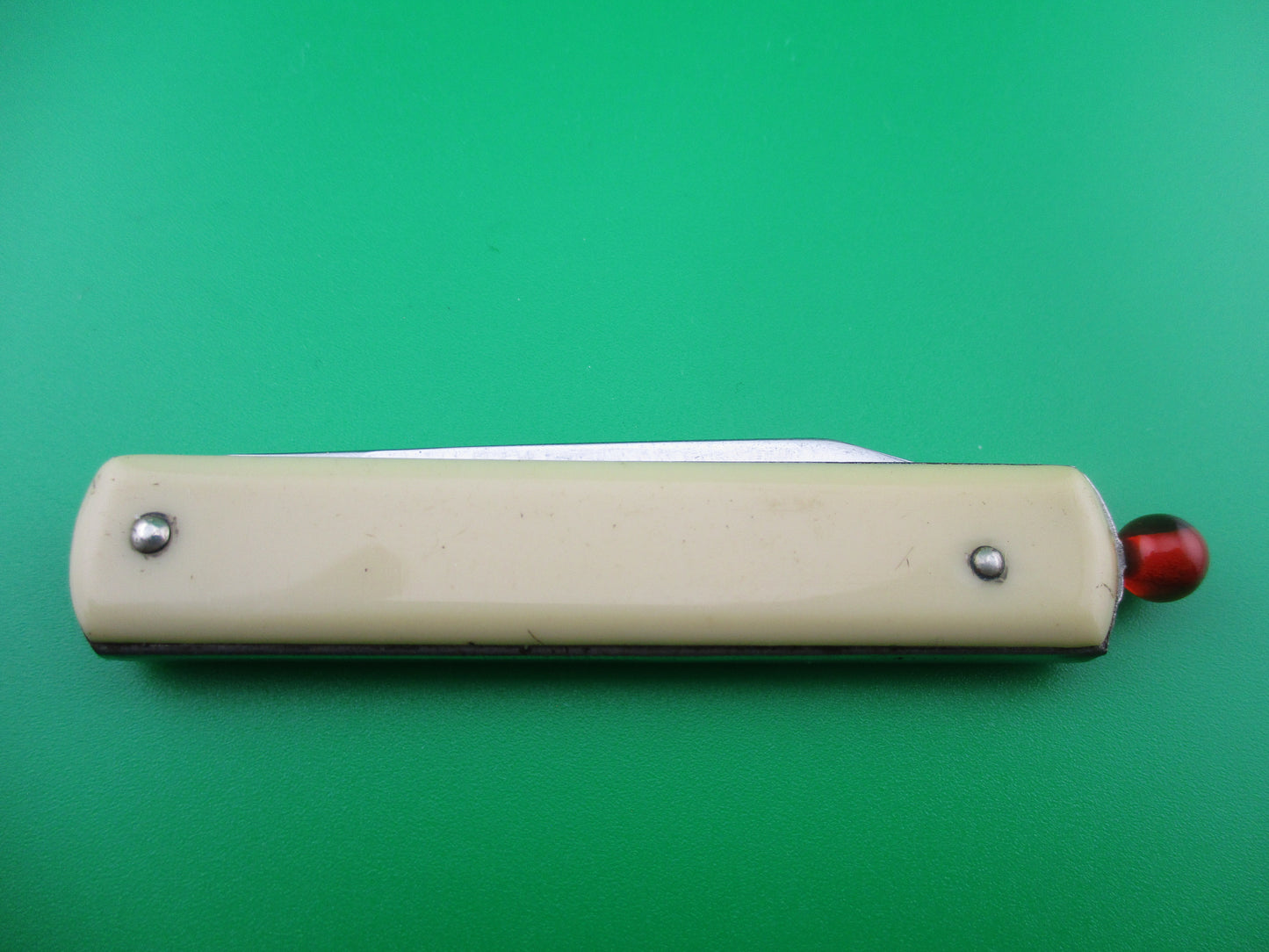 z George Schrade Knife Co pullball Cream in box