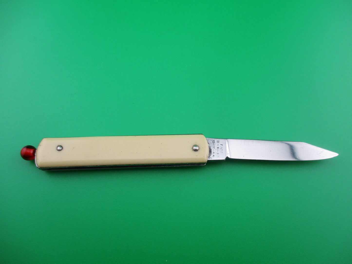 z George Schrade Knife Co pullball Cream in box