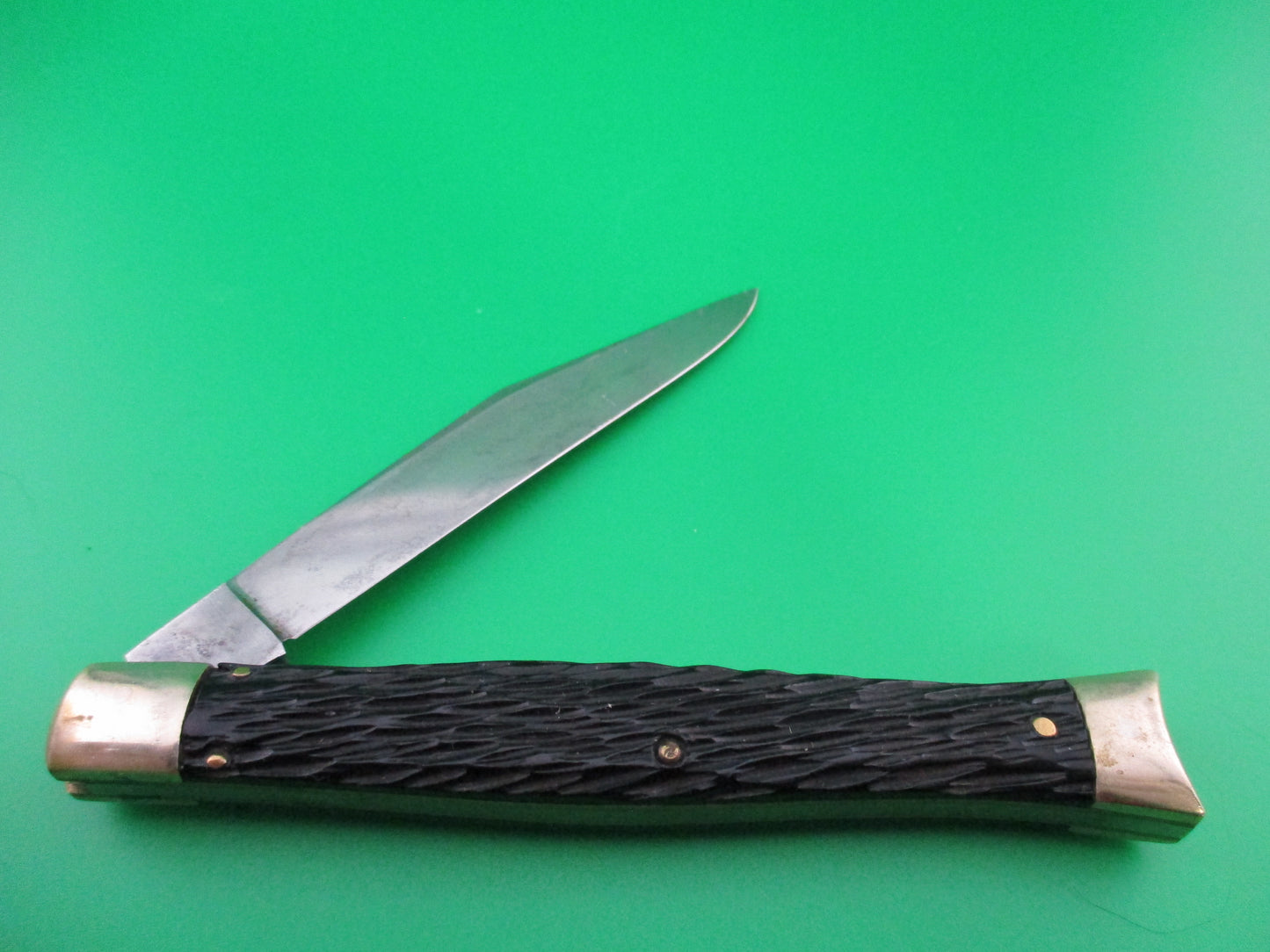 Schrade Walden Fishtail Black jigged bolsters