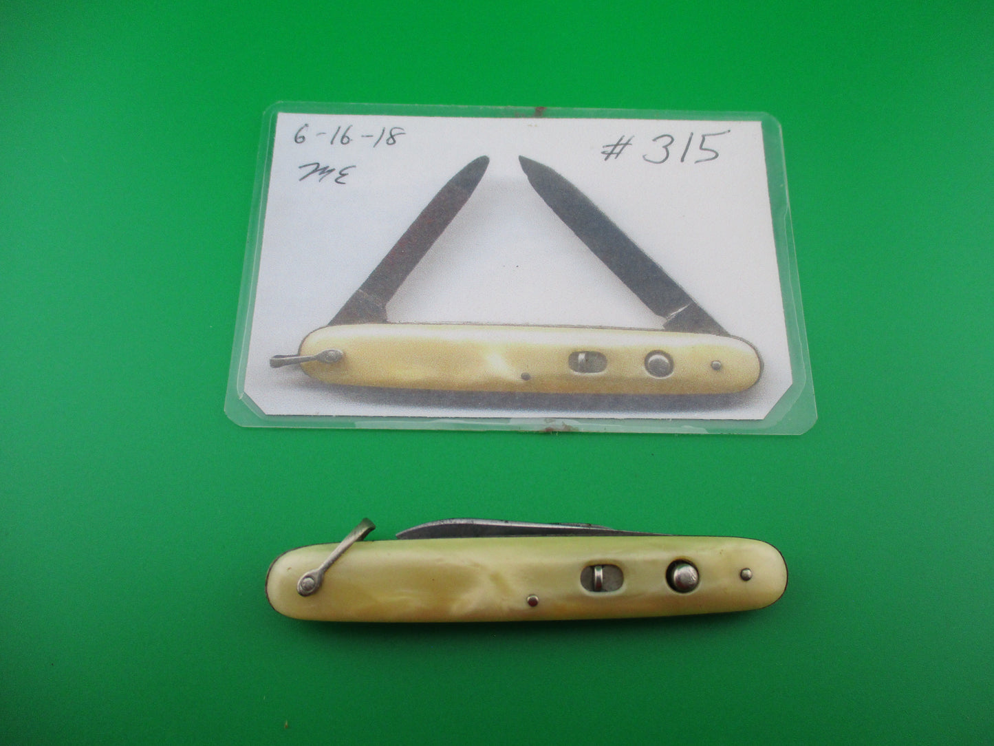 z Schrade Cut Co Marine Pearl small double w shackle & file blade