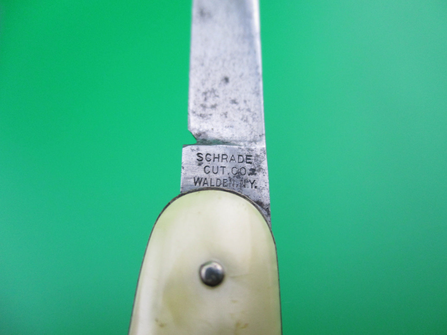 z Schrade Cut Co Marine Pearl small double w shackle & file blade