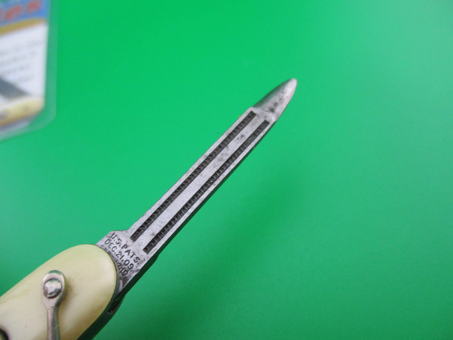 z Schrade Cut Co Marine Pearl small double w shackle & file blade