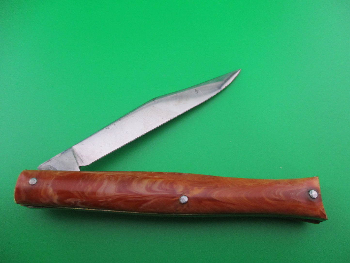 z Edgemaster Fishtail Tan swirl automatic knife