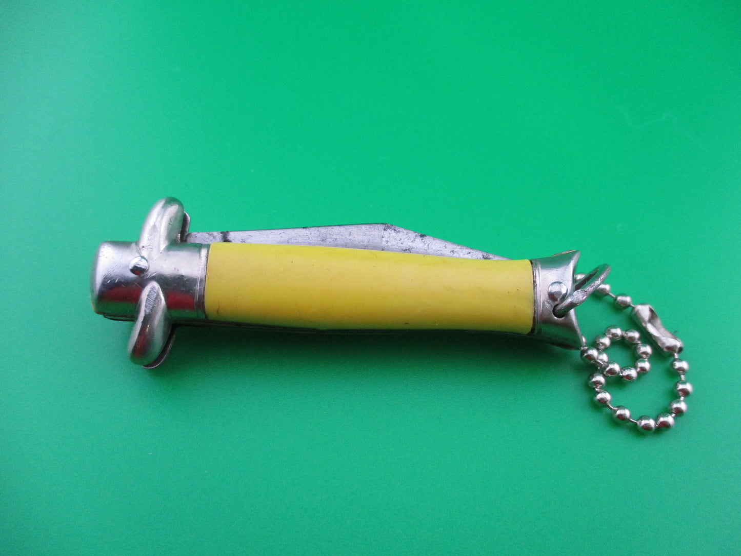 z Colonial SNAPPY Yellow Keychain switchblade vintage