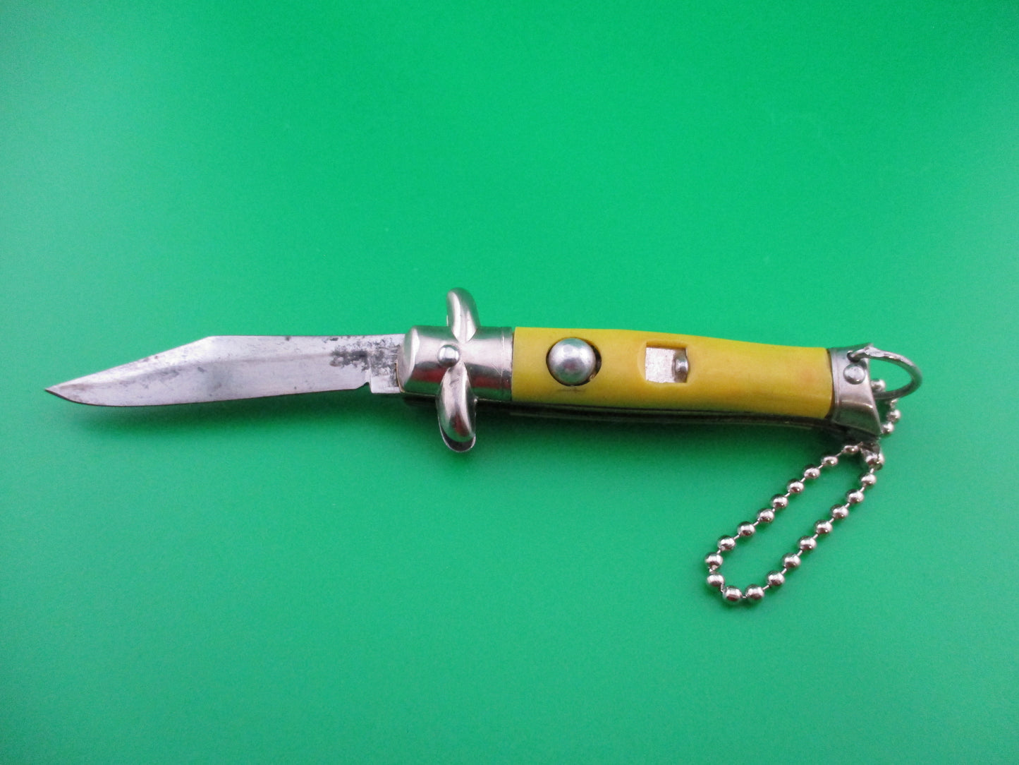 z Colonial SNAPPY Yellow Keychain switchblade vintage