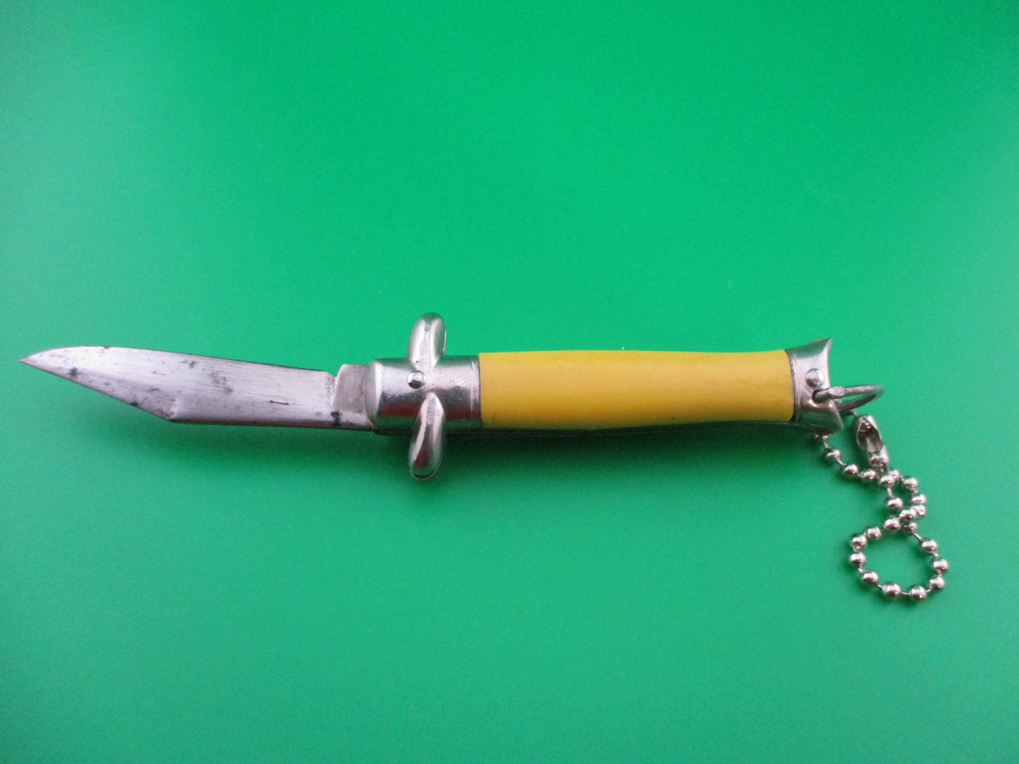 z Colonial SNAPPY Yellow Keychain switchblade vintage